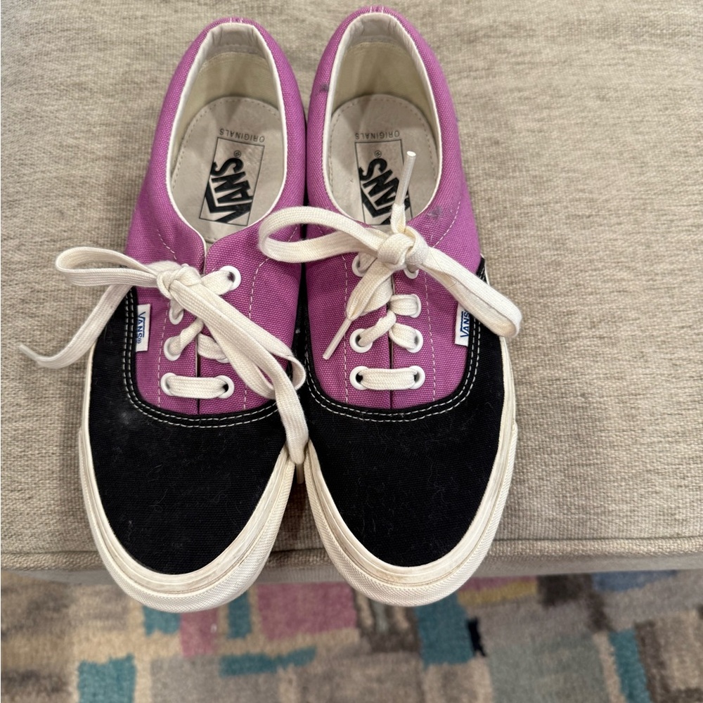 Vans purple and black sneaker gently worn women’s size 7.5